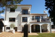 Villa in Marbella - Stunning 7-Bedroom Beachside Villa in Marbella