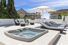 Villa in Marbella - 20600 - Luxurious Beachside Villa with Jacuzzi!