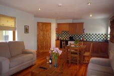 Dingle Courtyard Cottages, Pretty Self Catering Holiday Cottages in Dingle, County Kerry 