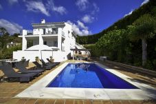 Villa in Marbella - 14177- Exquisite villa near beach! Heated pool*