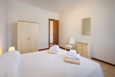 Appartement in Lazise - Apartment Rosa Bourbon With Pool