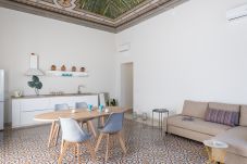 Appartement in Siracusa - Darsena Apts - Casa Darsena with Balcony -Loc Clon