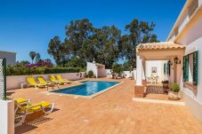 Villa in Albufeira - Bia, Confortável Moradia a 8min da Praia Ideal Fam