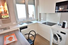 Appartement in Torri del Benaco - Leonardo Walsh Apartment With Lake View