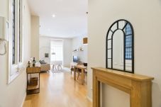 Appartement in Barcelona - (Z) Eixample Luxury 2BR APT With Private Terrace