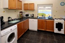 Ross Point Cottage, Pretty Seaside Holiday Cottage in Connemara, County Galway