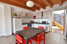 Appartement in Costermano - Red Apartment in Marciaga di Costermano