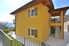 Appartement in Costermano - Red Apartment in Marciaga di Costermano