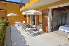 Appartement in Costermano - Red Apartment in Marciaga di Costermano