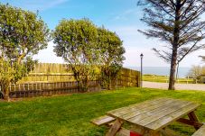 Spacious Self-Catering Seacliff Holiday Home No. 8, Dunmore East, County Waterford