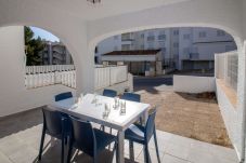 Herenhuis in Alcocebre / Alcossebre - Casa adosada con piscina y jardín LAS FUENTES