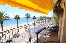 Appartement in Cannes - 3 bedroom facing the beach 401