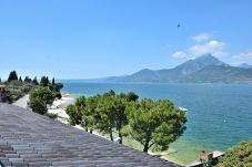 Appartement in Torri del Benaco - Apartment Azzurro front Lake