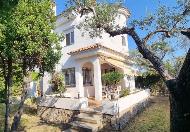  in Cambrils - 7416-VILLA NEPTÚ. Terraza, Jardín y Piscina