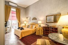 Appartement in Rome stad - Wonderful Apartment with Balcony in Piazza Margana