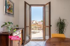 Appartement in Palermo - The Terrace Behind the Cathedral