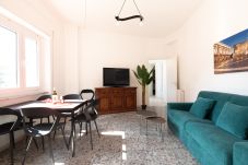 Appartement in Rome stad - Luminous Family Apt with Balcony by St Peter's