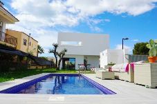 Huis in Vinaroz / Vinaros - Villa Puerto Blanco con piscina privada, A/A WiFi