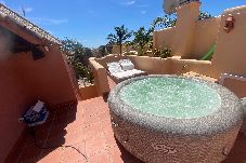 Huis in Marbella - Amazing 4BR TownHouse with Jacuzzi and Big Terrace