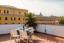 Appartement in Rome stad - The Terrace with St. Peter view