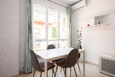 Appartement in Málaga stad - Family Apartment with Terrace in Malaga