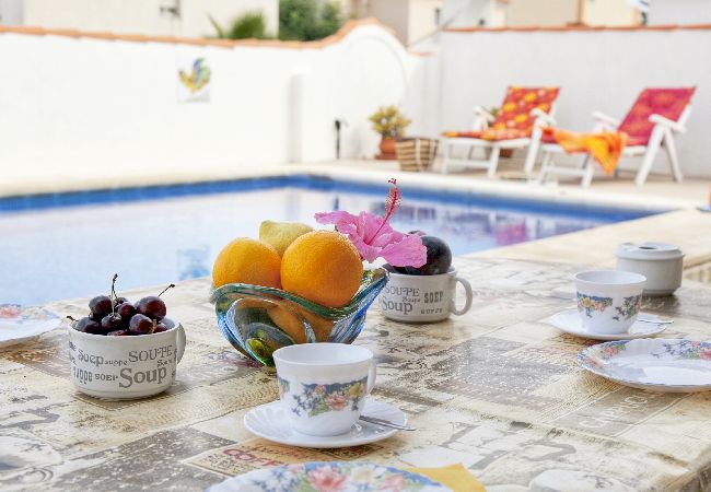  in Vinaroz / Vinaros - Casa Sorpresa con piscina privada y WiFi cerca cen