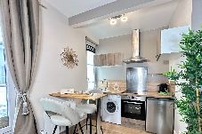 Appartement in Parijs - Chic Paris Studio, Eiffel Tower Proximity