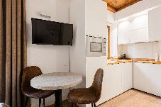 Appartement in Málaga stad - Elegant Studio with Balcony in Central Málaga