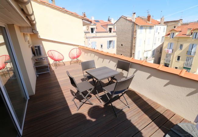  in Cannes - Penthouse 1 bedroom rue d'Antibes 214