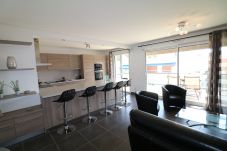 Apartment in Cannes - Modern 3 bedroom Lecerf 5 to  the Croisette 411