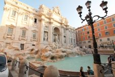 Apartment in Rome - The Trevi Fountain and Spanish Steps Experience