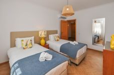 Apartment in Albufeira - VS Arriba, Elegante e Moderno a 5min da Praia Albu