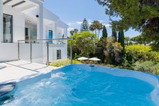 Villa in Marbella - Elegant Villa with sea Views & Pool Marbella