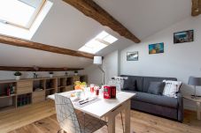 Living room with a dining table