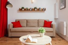 Bright living room with tv, internet and a convertible sofa