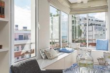 living room with tv in apartment in Funchal