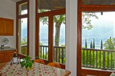 Villa in Tremosine - Villa Paradiso Lake View Balcony Garden