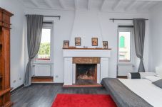 Studio in Rome - Gorgeous Trastevere Loft On The River