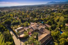 Villa in Marbella - Cubo's Luxury Mansion El Baron de Sierra Blanca