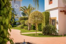 Garden of this apartment in Marbella