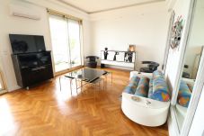 Apartment in Cannes - 3 bedroom facing the beach 401