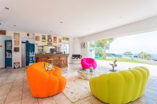 Living room opening onto the terrace