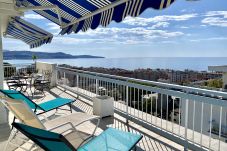 Terrace with deckchair in Nice