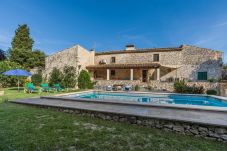 Views to the Serra de Tramuntana with swimming pool 