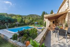 Views to the Serra de Tramuntana with swimming pool 