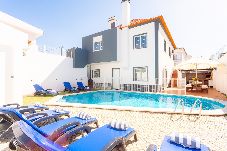 Villa in Charneca de Caparica - Villa Sol e Mar