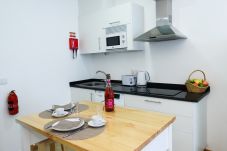 American style kitchen, very practical and modern, with everything that you might need during your stay.