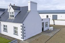 Matthews Traditional Holiday Cottage Doonbeg, Coastal Holiday Accommodation near Doonbeg, County Clare