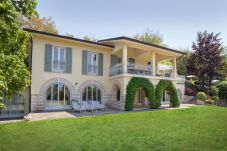 Villa in Torri del Benaco - Villa Ilaria with private pool and lake view