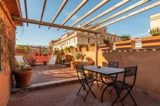 Apartment in Rome - Trastevere Romantic Terraced Apartment